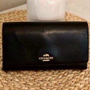 COACH Anna Foldover Clutch Wallet Crossbody Leather Gold Tone Hooks on Back EUC🌟